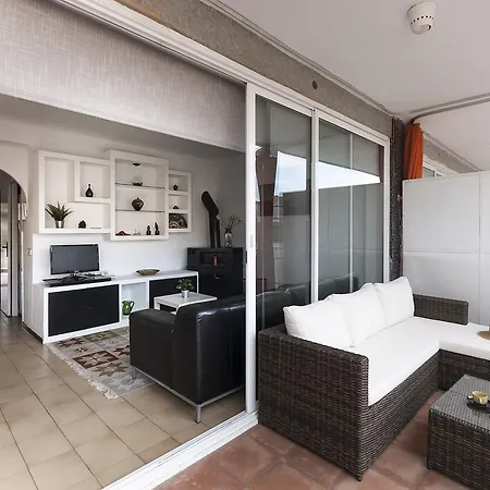 Apartment Lets Holidays With Terrace Near *